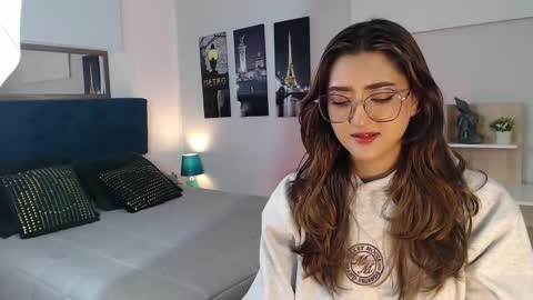 Snapshot of venus_steffen chatting on 09/29/25, 12:21 Mia online show from 09/29/25, 12:21