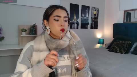 Snapshot of venus_steffen chatting on 10/06/25, 12:24 Mia online show from 10/06/25, 12:24