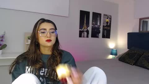 Snapshot of venus_steffen chatting on 10/08/25, 12:36 Mia online show from 10/08/25, 12:36