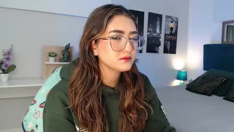 Snapshot of venus_steffen chatting on 10/14/25, 12:28 Mia online show from 10/14/25, 12:28