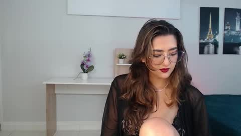 Snapshot of venus_steffen chatting on 10/28/25, 01:14 Mia online show from 10/28/25, 01:14