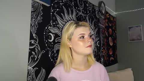 Snapshot of venusastar chatting on 09/11/25, 01:06 Miss Venus online show from 09/11/25, 01:06