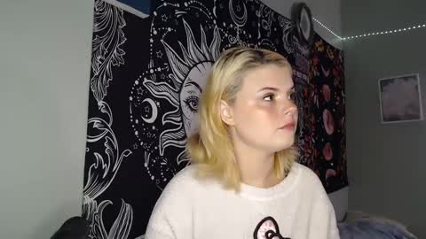 Snapshot of venusastar chatting on 09/11/25, 01:55 Miss Venus online show from 09/11/25, 01:55