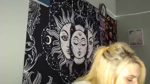 Snapshot of venusastar chatting on 09/12/25, 02:00 Miss Venus online show from 09/12/25, 02:00