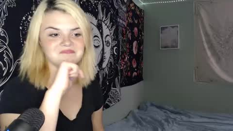 Snapshot of venusastar chatting on 09/17/25, 08:54 Miss Venus online show from 09/17/25, 08:54