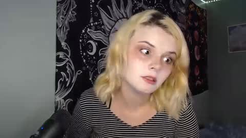 Snapshot of venusastar chatting on 09/23/25, 03:31 Miss Venus online show from 09/23/25, 03:31