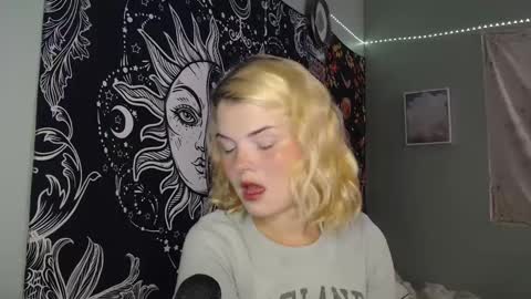 Snapshot of venusastar chatting on 09/27/25, 02:05 Miss Venus online show from 09/27/25, 02:05