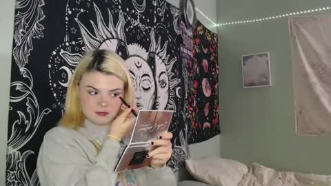 Snapshot of venusastar chatting on 09/30/25, 01:27 Miss Venus online show from 09/30/25, 01:27