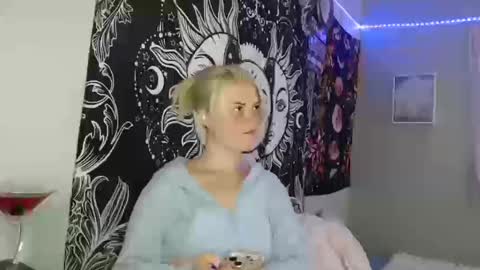 Snapshot of venusastar chatting on 10/12/25, 09:36 Miss Venus online show from 10/12/25, 09:36