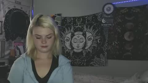 Snapshot of venusastar chatting on 10/28/25, 02:20 Miss Venus online show from 10/28/25, 02:20