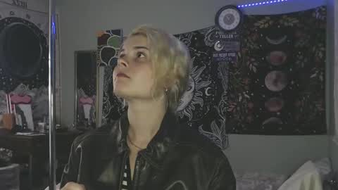 Snapshot of venusastar chatting on 10/30/25, 01:12 Miss Venus online show from 10/30/25, 01:12