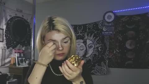 Snapshot of venusastar chatting on 11/12/25, 04:40 Miss Venus online show from 11/12/25, 04:40