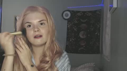 Snapshot of venusastar chatting on 11/19/25, 02:50 Miss Venus online show from 11/19/25, 02:50