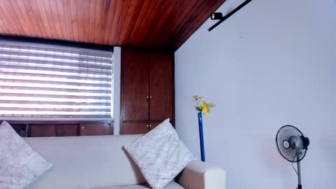 Venus Cooper Everyday From 1400 to 2200 Col Time online show from 01/17/26, 07:28