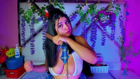 Snapshot of venusowen_ chatting on 10/10/25, 01:32 Venusowen online show from 10/10/25, 01:32