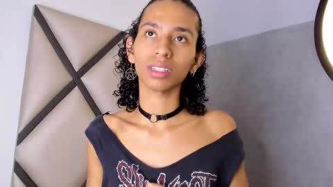 Snapshot of venuss_03 chatting on 10/24/25, 03:47 venuss_03 online show from 10/24/25, 03:47