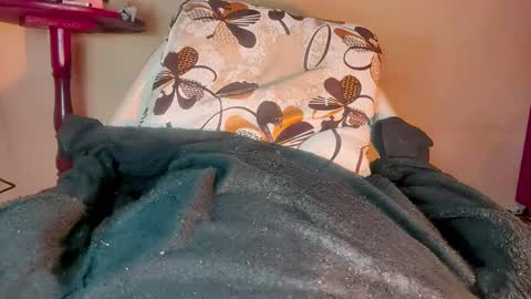 Snapshot of venustrav chatting on 02/19/25, 03:50 Venus online show from 02/19/25, 03:50