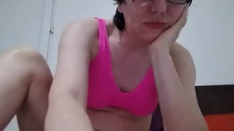 Snapshot of vera_elle chatting on 05/24/26, 10:37 Vera online show from 05/24/26, 10:37