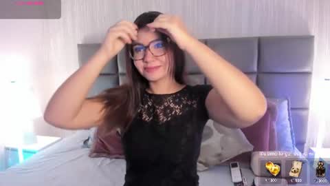 Snapshot of vera_price_ chatting on 06/19/26, 01:04 Vera online show from 06/19/26, 01:04