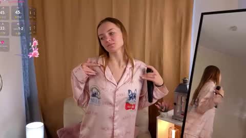 Olivia online show from 09/20/25, 01:17