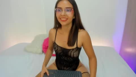 Snapshot of verohoneymoon chatting on 05/08/26, 06:02 Veronica online show from 05/08/26, 06:02