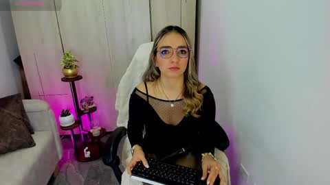 Catalina online show from 11/26/25, 01:12