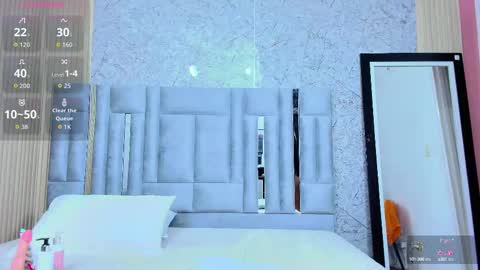 Veronica online show from 10/14/25, 12:50