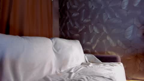 Snapshot of veronica_sland chatting on 12/25/24, 10:16 Veronica online show from 12/25/24, 10:16