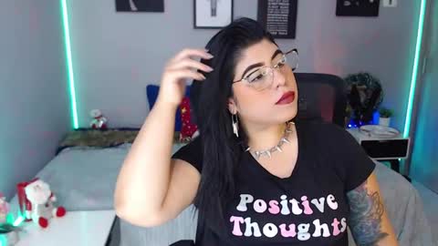 Miss Veronika online show from 12/18/24, 11:51