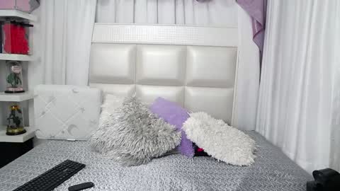 Snapshot of verosantana1 chatting on 02/26/25, 01:11 Vernica online show from 02/26/25, 01:11