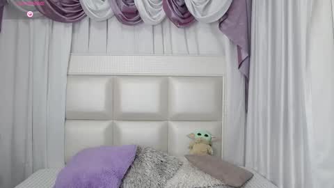 Snapshot of verosantana1 chatting on 09/26/25, 12:47 Vernica online show from 09/26/25, 12:47