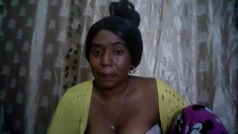 Snapshot of verronique1511 chatting on 05/27/26, 11:35 verronique1511 online show from 05/27/26, 11:35