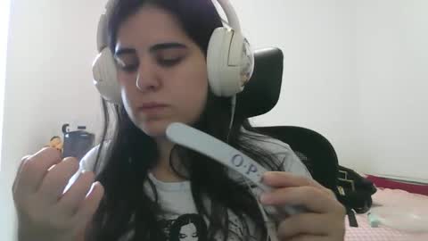 Snapshot of veruca99 chatting on 10/27/25, 04:33 veruca99 online show from 10/27/25, 04:33