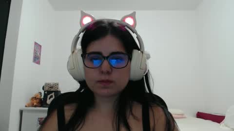 Snapshot of veruca99 chatting on 11/18/25, 10:36 veruca99 online show from 11/18/25, 10:36