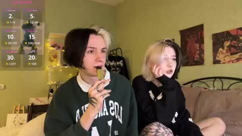 veryraretwins online show from 10/23/25, 02:44