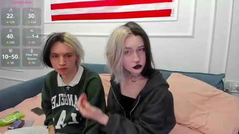 Snapshot of veryraretwins chatting on 04/24/26, 10:01 veryraretwins online show from 04/24/26, 10:01