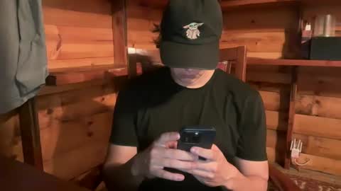 Snapshot of vexelgain chatting on 09/26/25, 02:48 HendasWerout online show from 09/26/25, 02:48