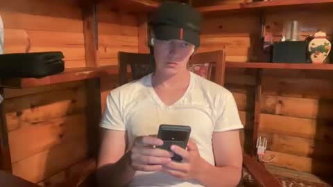 Snapshot of vexelgain chatting on 10/20/25, 01:39 HendasWerout online show from 10/20/25, 01:39