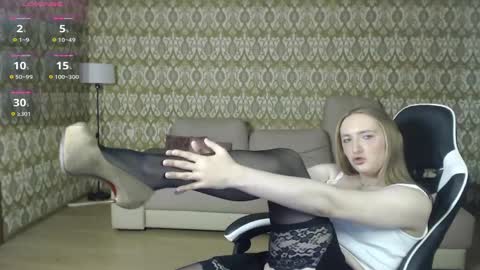 vi_luxxxy online show from 04/23/26, 02:02