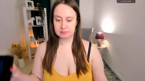 Snapshot of via_lattea_ chatting on 06/12/26, 05:45 Camilla online show from 06/12/26, 05:45