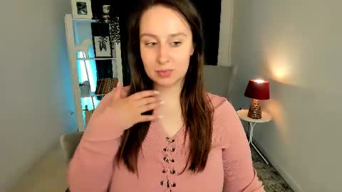 Snapshot of via_lattea_ chatting on 07/19/26, 01:37 Camilla online show from 07/19/26, 01:37