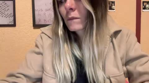 Snapshot of viajemos chatting on 06/27/26, 02:38 papichulo y mamichula online show from 06/27/26, 02:38