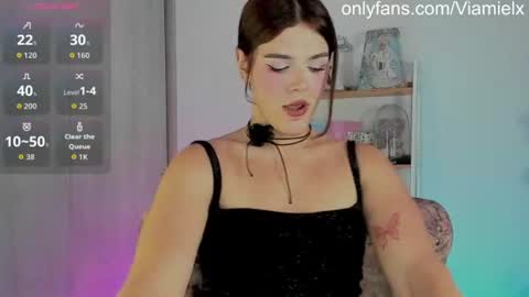 Snapshot of viamiel chatting on 07/20/26, 02:37 Viamel online show from 07/20/26, 02:37