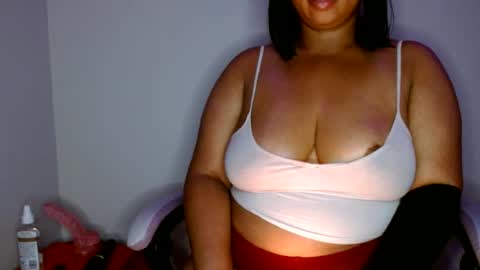 Snapshot of vibe_xxxo chatting on 06/20/26, 05:43 vibe_xxxo online show from 06/20/26, 05:43