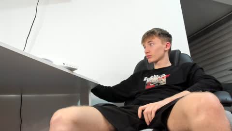 Snapshot of vibemygirl chatting on 12/23/24, 12:52 vibemygirl online show from 12/23/24, 12:52