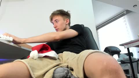 Snapshot of vibemygirl chatting on 01/01/25, 06:05 vibemygirl online show from 01/01/25, 06:05