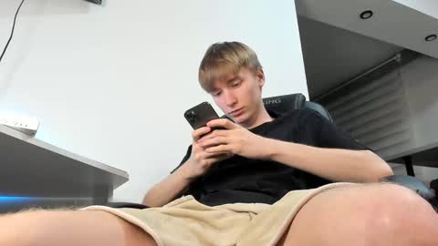 Snapshot of vibemygirl chatting on 01/28/25, 12:00 vibemygirl online show from 01/28/25, 12:00