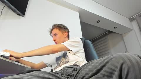 Snapshot of vibemygirl chatting on 01/31/25, 06:03 vibemygirl online show from 01/31/25, 06:03