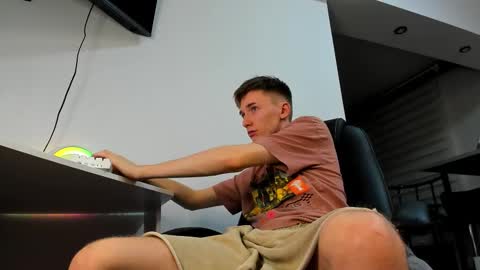 Snapshot of vibemygirl chatting on 02/26/25, 12:58 vibemygirl online show from 02/26/25, 12:58