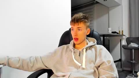 Snapshot of vibemygirl chatting on 03/05/25, 01:06 vibemygirl online show from 03/05/25, 01:06